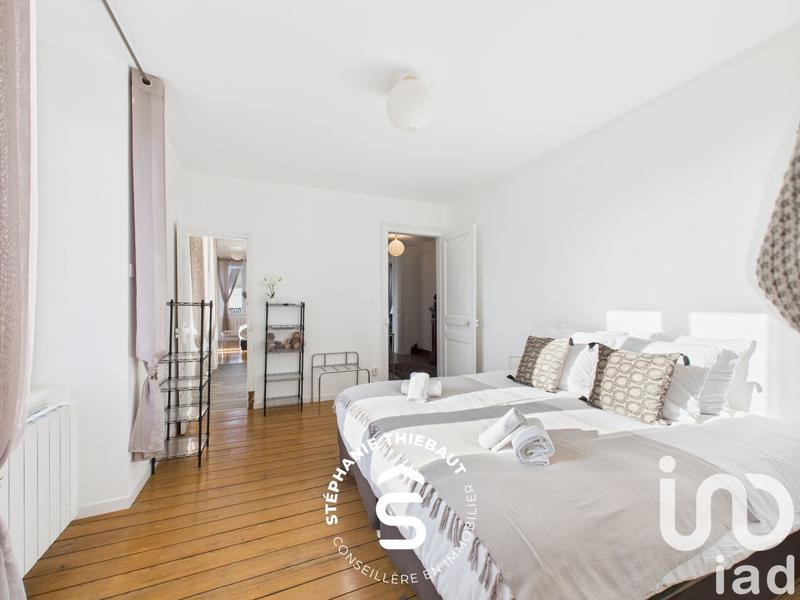 Maison - 245 m² - 9 pièces