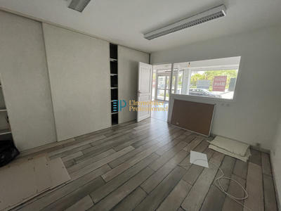 Local commercial - 84 m² - 3 pièces