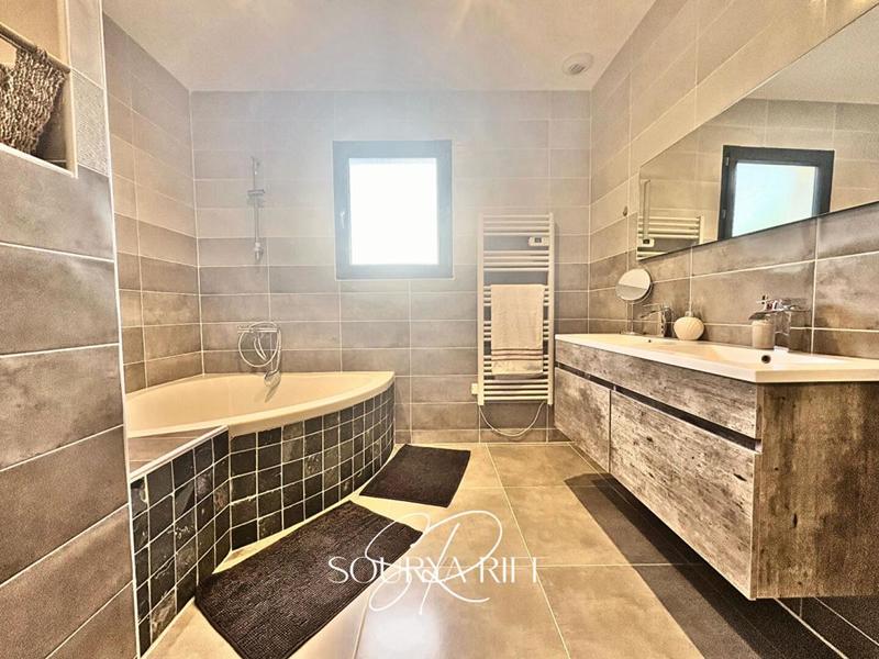 Maison - 132 m² - 5 pièces