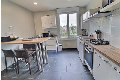 Appartement - 99 m² - 5 pièces