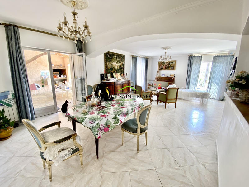 Maison - 221 m² - 5 pièces