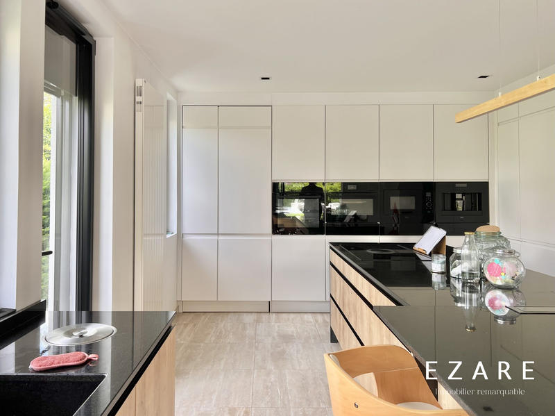 Maison - 361 m² - 12 pièces