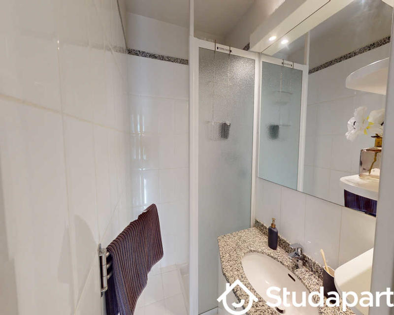 Chambre - 100 m² - 1 pièce