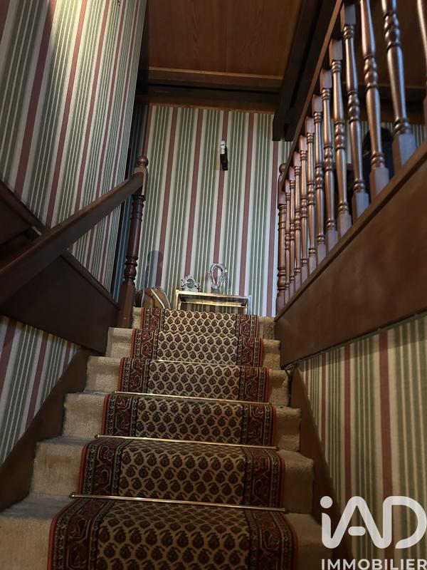 Maison - 231 m² - 9 pièces