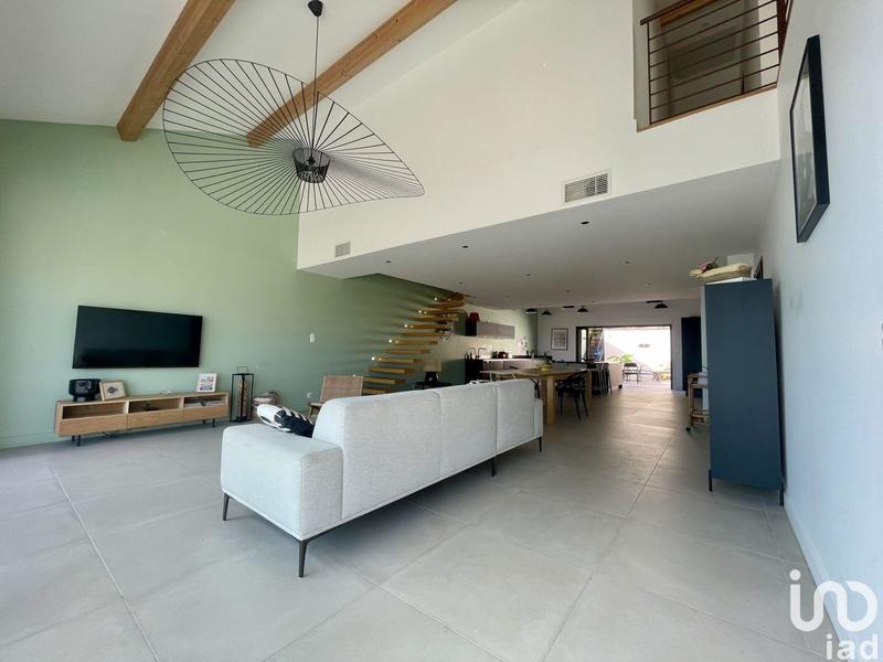 Maison - 250 m² - 6 pièces