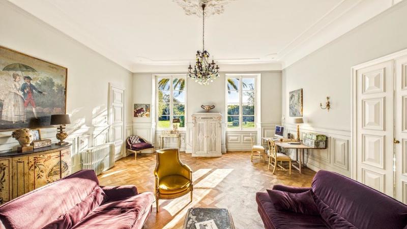 Propriété - 700 m² - 13 pièces