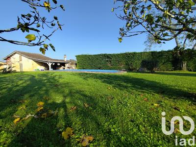 Maison - 195 m² - 8 pièces