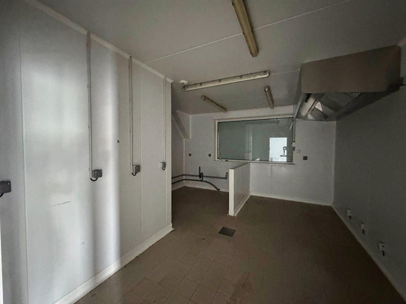 Local commercial - 266 m² - 6 pièces