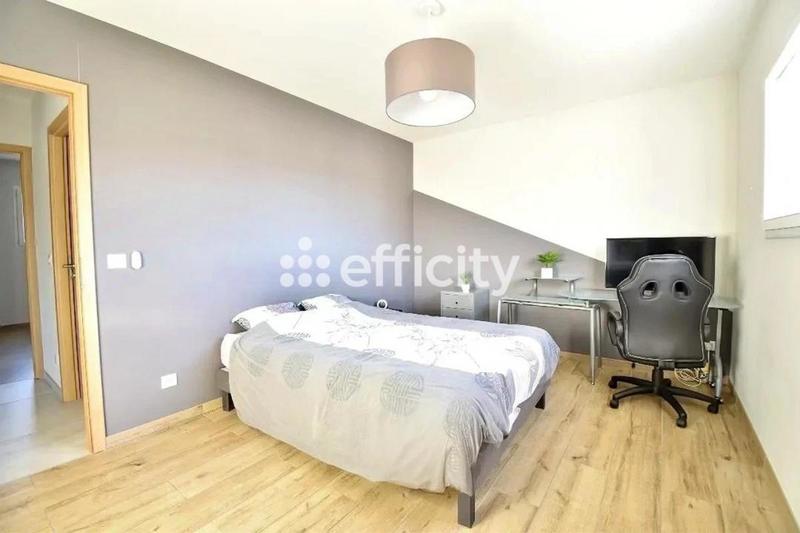 Villa - 185 m² - 8 pièces