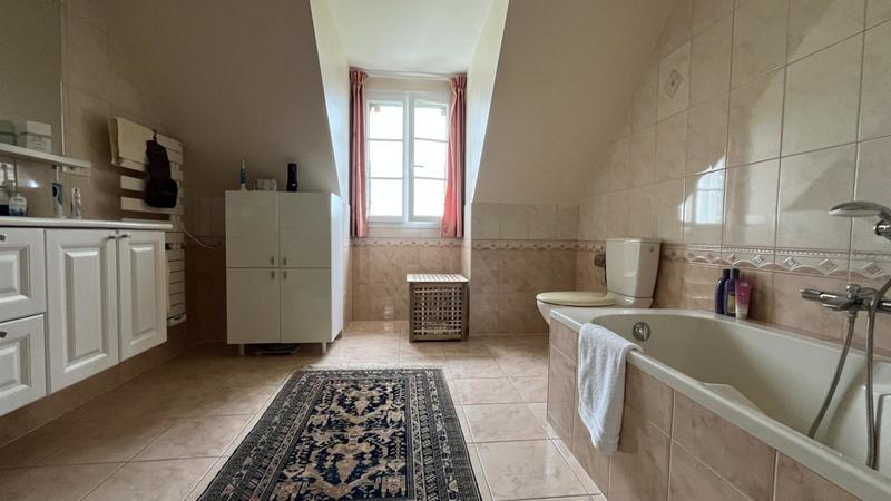 Maison traditionnelle - 190 m² - 6 pièces