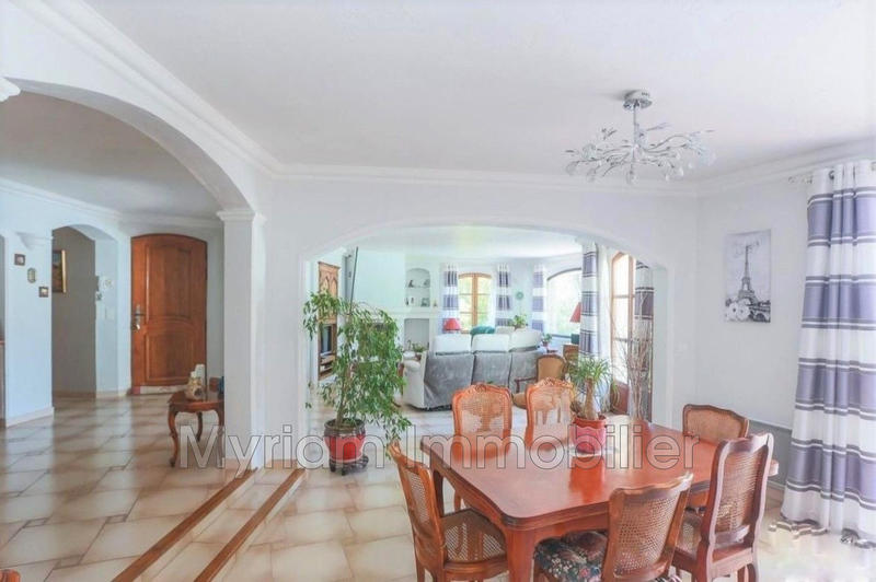 Maison - 200 m² - 6 pièces