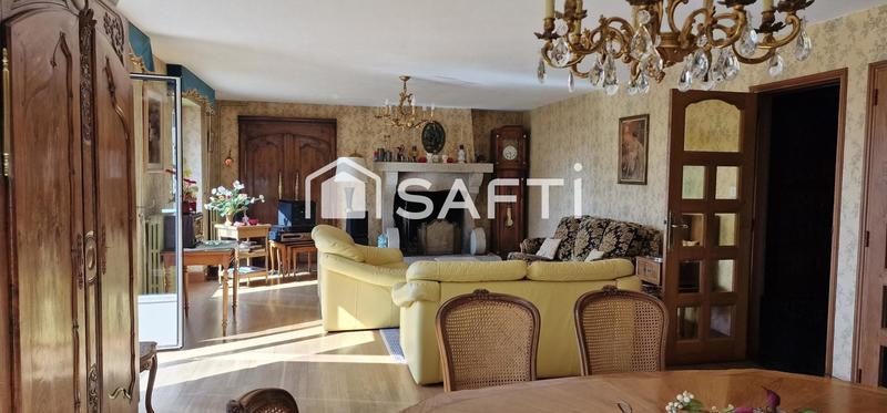 Maison - 222 m² - 8 pièces