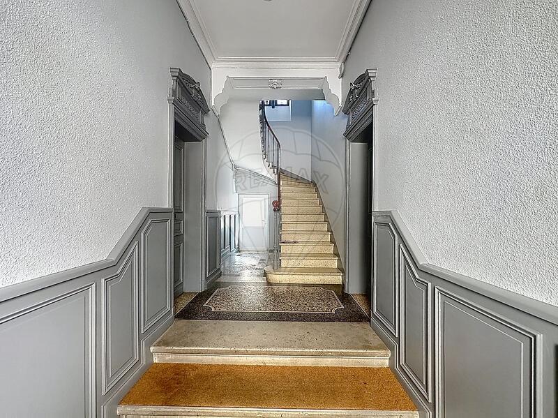 Maison - 280 m² - 11 pièces