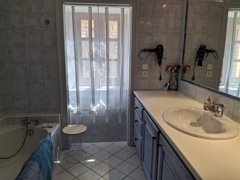 Maison traditionnelle - 318 m² - 12 pièces