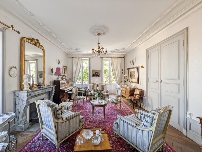 Maison - 380 m² - 12 pièces