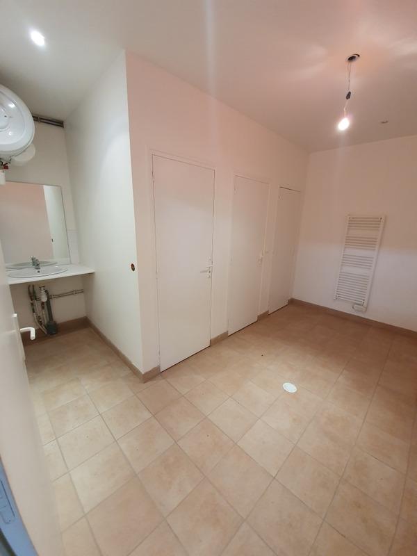 Local artisanal - 117 m² - 3 pièces