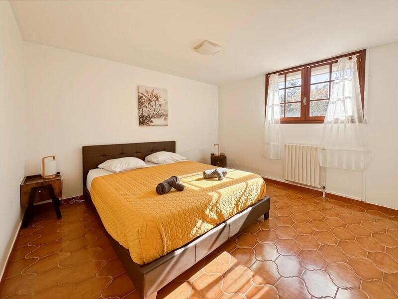 Maison - 222 m² - 8 pièces