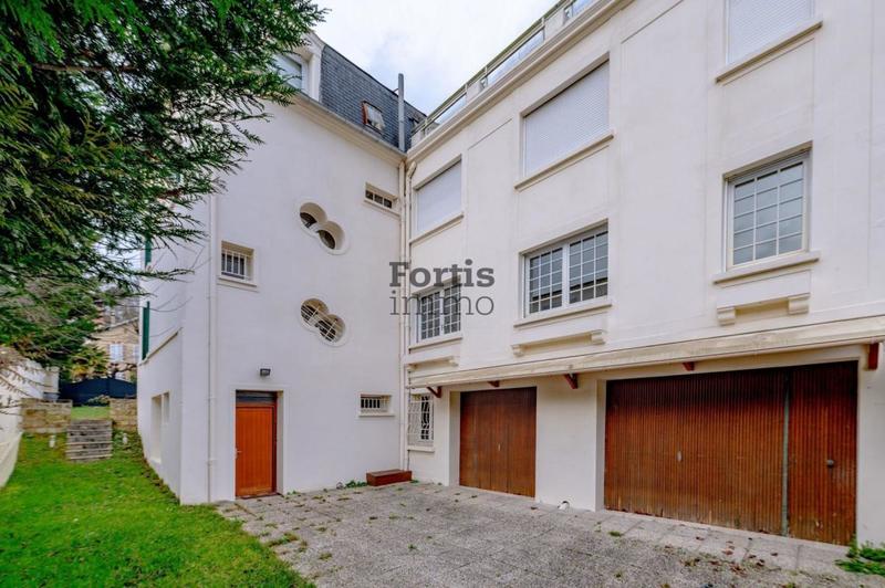 Demeure - 297 m² - 8 pièces