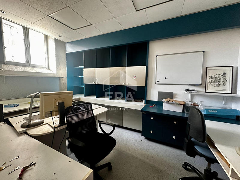 Local d'activité / Entrepôt - 339 m² - 6 pièces