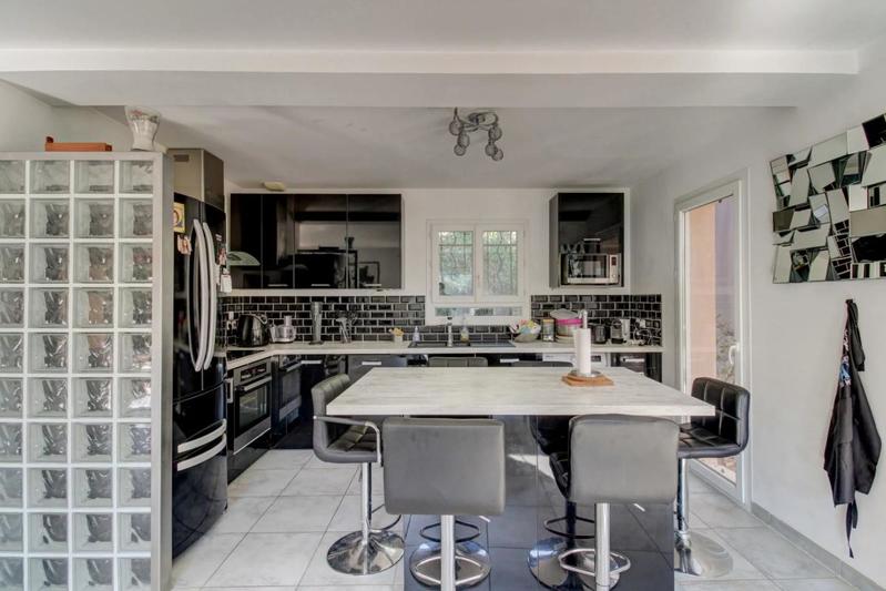 Maison - 99 m² - 5 pièces