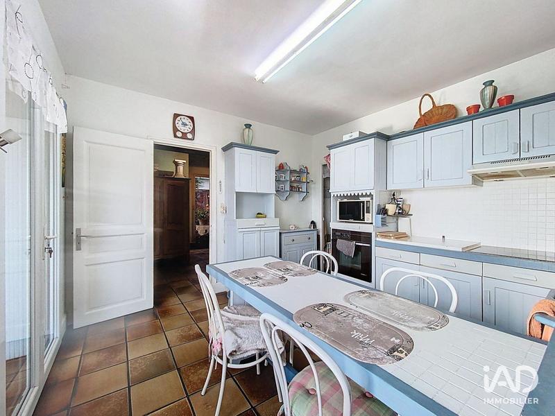 Maison - 330 m² - 8 pièces