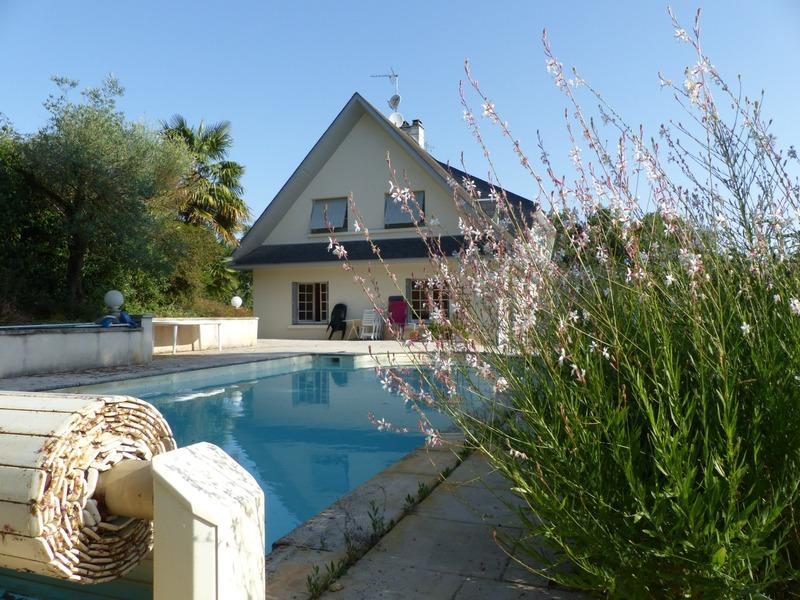 Maison - 196 m² - 10 pièces