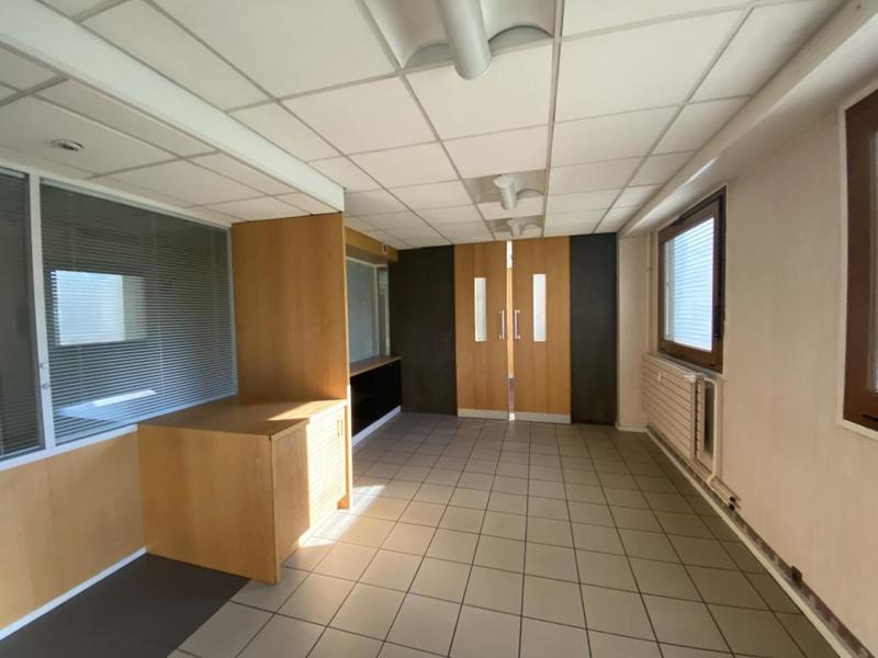 Bureau - 250 m² - 14 pièces