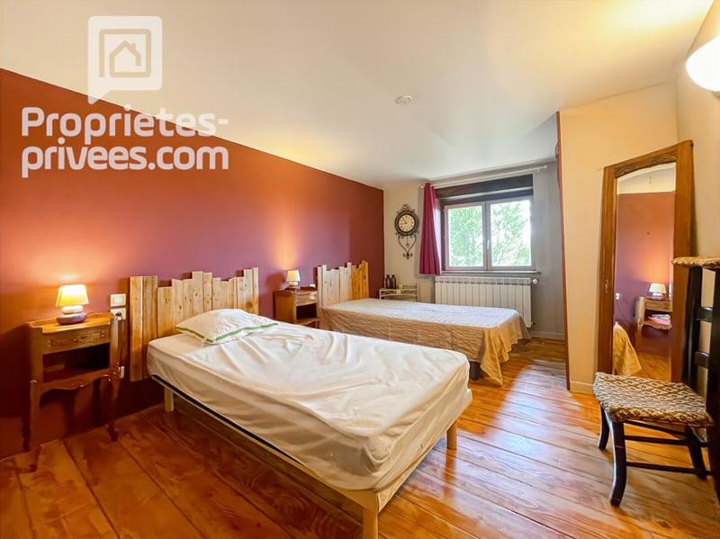 Maison - 320 m² - 9 pièces