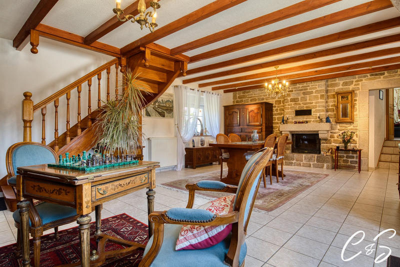 Maison - 219 m² - 8 pièces