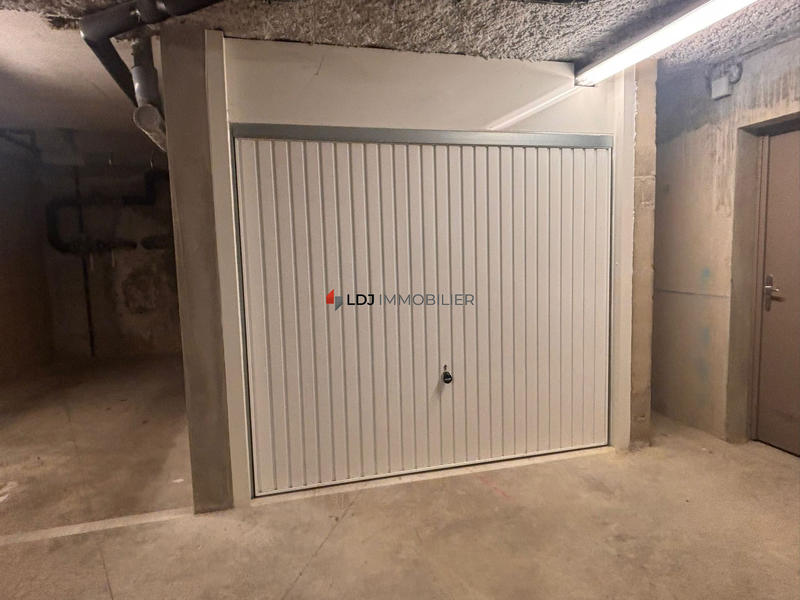 Parking / Garage - 18 m²