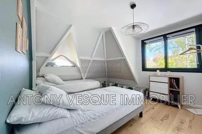 Maison - 180 m² - 7 pièces