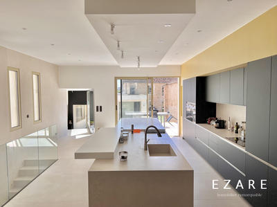 Maison - 600 m² - 13 pièces