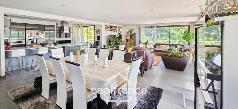 Villa - 240 m² - 7 pièces