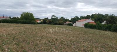 Terrain constructible - 1 700 m²