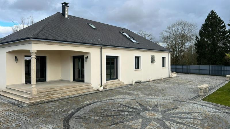 Maison - 210 m² - 7 pièces