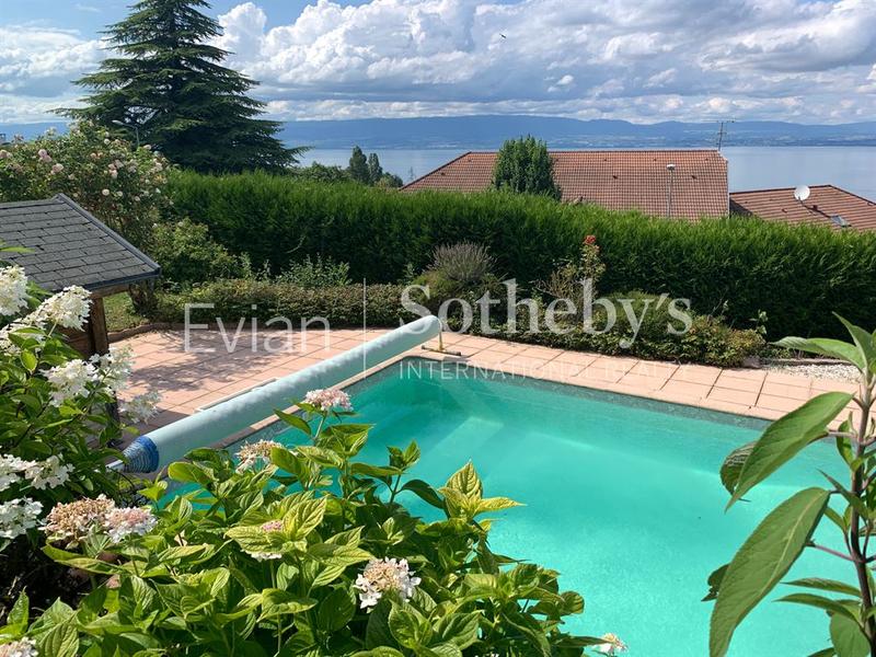 Maison - 243 m² - 8 pièces