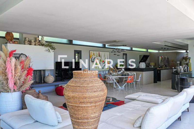 Maison - 350 m² - 4 pièces