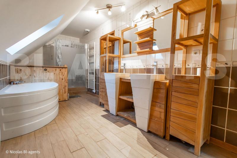 Pavillon - 130 m² - 6 pièces