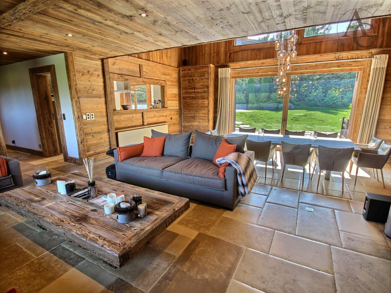 Châlet - 380 m² - 8 pièces