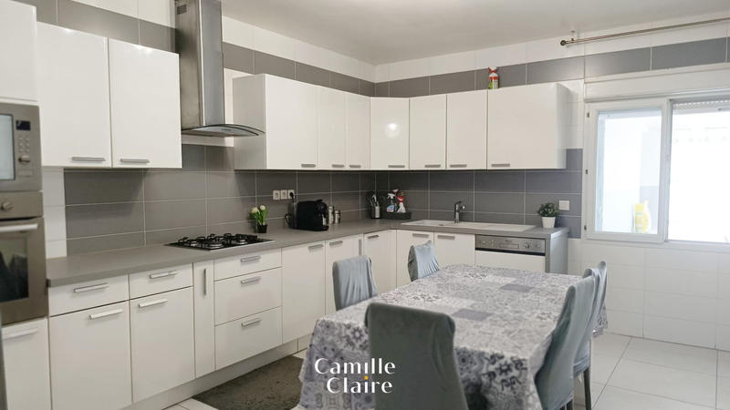 Maison - 234 m² - 6 pièces