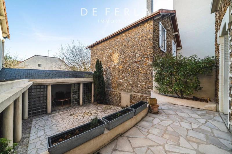 Maison - 200 m² - 8 pièces