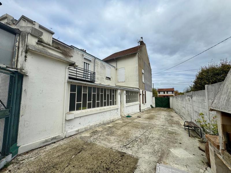 Maison - 273 m² - 9 pièces