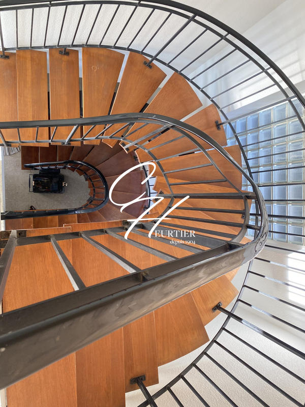 Maison - 151 m² - 6 pièces