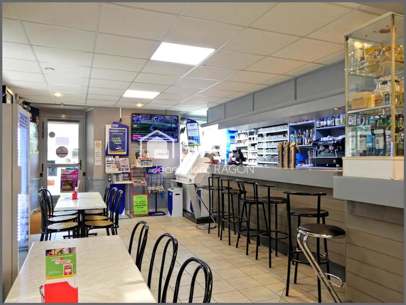 Local commercial - 165 m² - 6 pièces