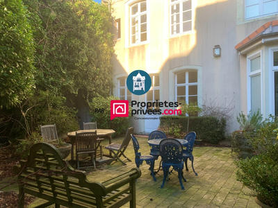 Maison - 367 m² - 10 pièces