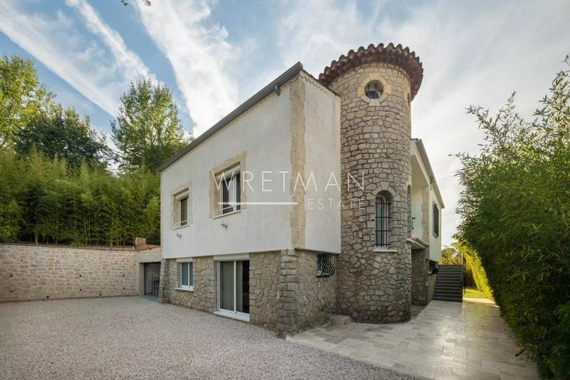 Maison - 200 m² - 6 pièces