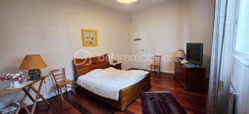 Maison - 353 m² - 12 pièces