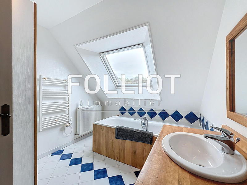 Maison - 230 m² - 7 pièces