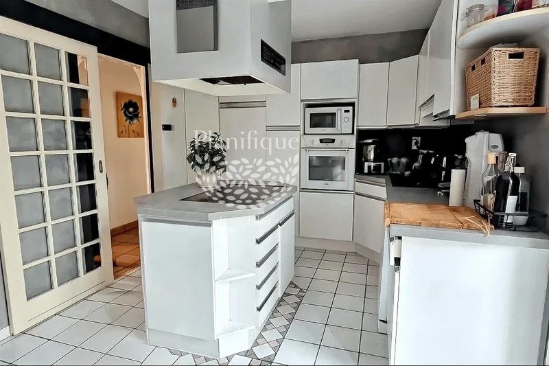 Propriété - 186 m² - 7 pièces
