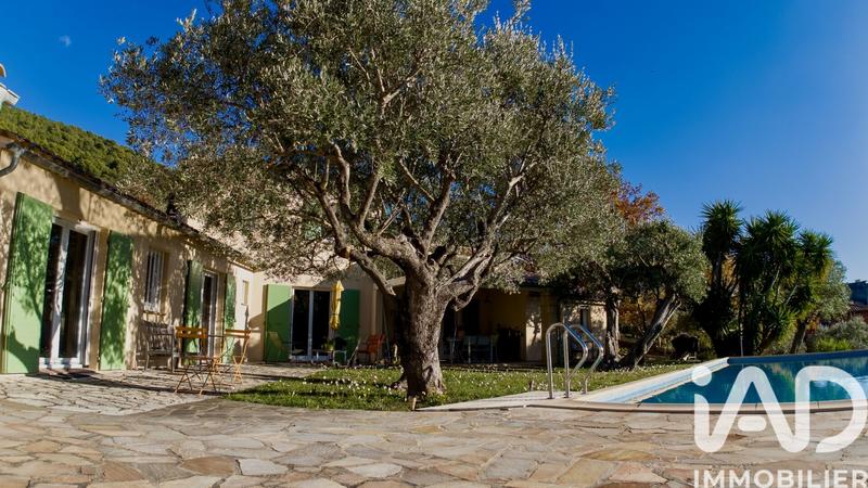 Maison - 204 m² - 7 pièces